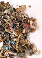 7,5 kg (!) vegyes bizsu tétel, közte jó darabokkal, átnézésre érdemes!