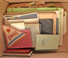 ca 1930-1960 Egy doboznyi vegyes érdekes okmány, nyomtatvány, szocreál igazolvány, stb