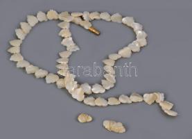 Faragott gyöngyház nyaklánc, h: 64 cm