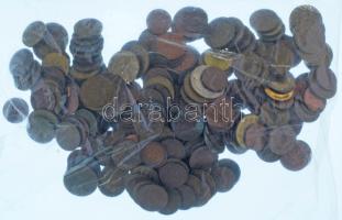 Szinte kizárólag NSZK-érmékből álló ~0,85kg-os tétel, közte néhány darab a Harmadik Birodalomból, illetve egyéb országokból T:vegyes A lot consisting almost exclusively of West German coins, including some pieces from the Third Reich and other countries (~0,85kg) C:mixed