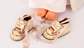 Retro játékbaba, ruhákkal, cipővel m: 54 cm