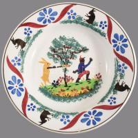 Wilhelmsburg antik vadászt lövő nyúl dísztál, jelzett, minimális kopással, d: 23,5 cm