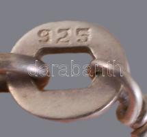 Ezüst (Ag) karkötő gránát gyöngyökkel, jelzett, h: 19 cm, bruttó: 3,7 g