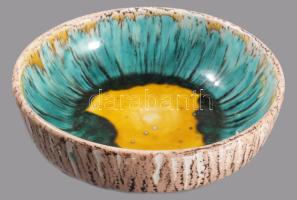 Iparművészeti kínáló, terv: komlós Testvérek, jelzett, karcokkal, d: 22 cm, m: 7 cm