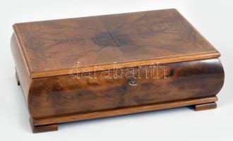 Antik díszdoboz, kulccsal, kopással, 31x21 cm