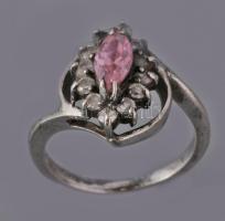 Ezüst (Ag) gyűrű kövekkel díszítve, jelzett, méret: 52, bruttó: 3,21 g