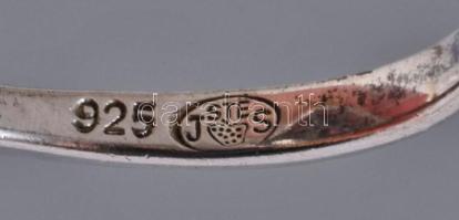 Ezüst (Ag) gyűrű kövekkel díszítve, jelzett, méret: 52, bruttó: 3,21 g