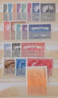 Magyar tétel 1914-től sok jobb sorral kis berakóban / Hungary lot with better sets from 1914 in smal...
