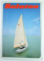 cca 1980 Várkonyi Judit (szerk.:) Balaton. A magyar tenger. Meződy Ö. István fotóival. H.n., é.n., Idegenforgalmi Propaganda és Kiadó Vállalat (Offset-ny.), 17 t. Színes fotók reprodukcióival illusztrált mappa: Kiadói papírmappa, kissé kopott, kissé szakadt mappával, két lapon szakadással, mappa: 41x29 cm