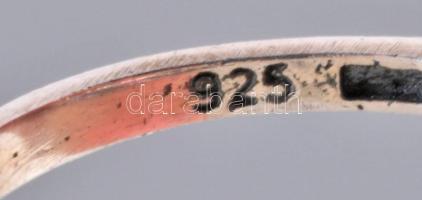 Ezüst (Ag) gyűrű szintetikus rubinnal és markazittal, jelzett, méret: 56, bruttó: 3,93 g