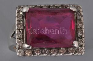 Ezüst (Ag) gyűrű kővel, jelzett, kövön kisebb sérülés, méret: 52, bruttó: 7 g