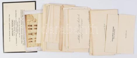 cca 1870-1960 Vegyes névjegykártyák, egy részükön autográf sorokkal, összesen 29 db + Antalfy Ferenc m. kir. páncélos főhadnagy halálozási értesítője (az orosz harctéren hősi halált halt) + Római keményhátú fotó, hátoldalán magyar nyelvű sorokkal