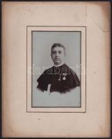 cca 1910 Novák Lajos (1842-1941) egyházi író, kanonok, pápai prelátus portréja, kabinetfotó Uher Ödön budapesti műterméből, sérült paszpartuban, 20,5x11 cm, teljes méret: 29,5x23,5 cm