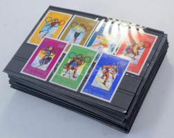 Kb. 70 db 3-4 soros fekete berakólap észak-koreai, kambodzsai sorokkal, néhány blokkal + boríték ész...