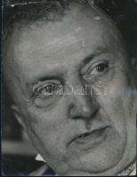 Escher Károly (1890-1966): Szabó Dezső portréja, pecséttel jelzett fotó, kopásokkal, törésnyomokkal, 24×18 cm