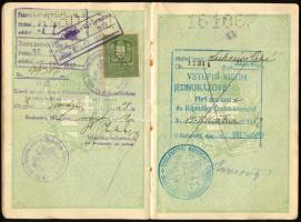 1930 Magyar Királyság által kiállított fényképes útlevél Lukcsics Pálné részére, csehszlovák vízumok...