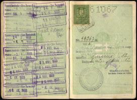 1930 Magyar Királyság által kiállított fényképes útlevél Lukcsics Pálné részére, csehszlovák vízumok...