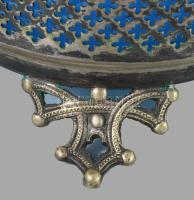 cca 1880-1900 Vajkínáló edény, opalinüveg betéttel. Ezüstözött alpakka, opalinüveg, osztrák vagy cse...