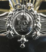 cca 1910 Szecessziós ezüst (Ag) kínáló, eredeti üveg betéttel. Jelzett, Bécs, 1872-1922 közötti fémj...