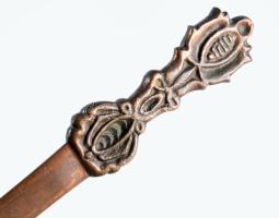 Iparművész levélbontó, tartóján, h: 30 cm