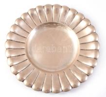 Tagolt peremű ezüst (Ag) kínáló. Jelzett, 1937-1966 közötti fémjel, 800 ezrelékes ezüst, d: 23 cm, 287g