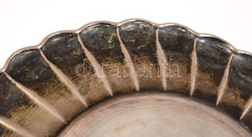 Tagolt peremű ezüst (Ag) kínáló. Jelzett, 1937-1966 közötti fémjel, 800 ezrelékes ezüst, d: 23 cm, 2...