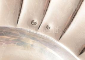 Tagolt peremű ezüst (Ag) kínáló. Jelzett, 1937-1966 közötti fémjel, 800 ezrelékes ezüst, d: 23 cm, 2...