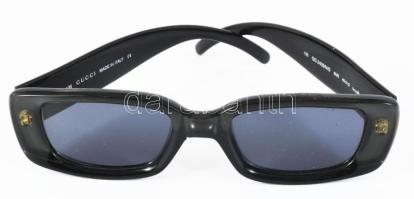 Vintage női Gucci napszemüveg bőr tokkal (tok belül kissé sérült)