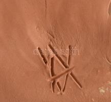 Vertel József (1922-1993): Nő prémmel. Jelzett, hibátlan, m: 20 cm