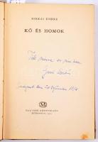 Birkás Endre: Kő és homok. Bp., 1961, Magvető. 233p. Gurli Birkás, Birkás Endre felesége, Raoul Wallenberg munkatársa által dedikált példány. Svéd nyelvű sorokkal. Félvászon kötés, belül a gerincnél kissé szétvált.