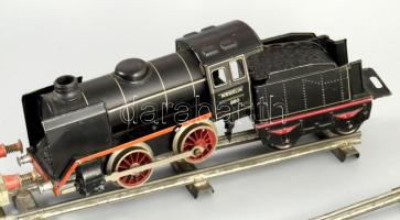 Märklin fém játék mozdony 880 és fűtőkocsi, kulcsos, jelzett, működik, jó állapotban, egy sínnel és ...