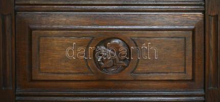 Neobarokk szék. Proveniencia (nagykovácsi kastély) faragott, támla nélkül 60x93 cm