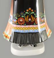 Hollóházi Matyónő. Jelzett, kézzel festett, égetési nyomokkal az alján, m: 29,5 cm