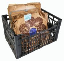 Egy láda gramofon lemez ca 1940-1950 kb 60 db