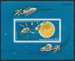 1965 Az űrkutatás eredményei vágott blokk (4.000)