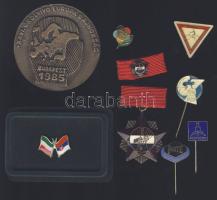 Kitűző és plakett tétel, benne Szakszervezeti kitüntetés, Ökölvívó Európa Bajnokság érem és más kitűzők T:2