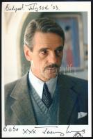 Jeremy Irons (1948-) angol színész autográf aláírása és sorai őt ábrázoló fotón, 15x10 cm / Autograph signed photo of Jeremy Irons (1948-) English actor
