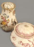 cca 1880, 3 darabos sérült francia fajansz tétel, közte 2 darab Sarreguemines, m: 16 cm alatt