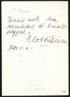 Gobbi Hilda (1913-1988) Kossuth-díjas színésznő autográf aláírása és sorai őt ábrázoló fotón, 15x10,5 cm