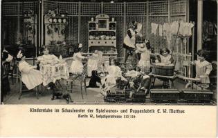 Berlin, Kinderstube im Schaufenster der Spielwaren- und Puppenfabrik E. W. Matthes. Leipzigerstrasse...