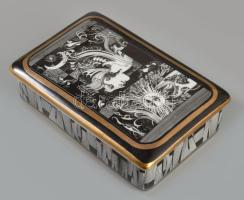 Hollóházi Szász Endre által tervezett mintával díszített bonbonier. Matricás, jelzett, kis kopással, 14x9 cm