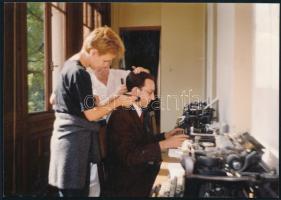 Jean-Hugues Anglade (1955-) francia színész, filmrendező autográf aláírása és sorai őt ábrázoló fotó...