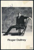 Roger Daltrey (1944-) angol énekes, zenész, színész, dalszerző, a The Who rockegyüttes egyik alapító tagjának autográf aláírása és sorai őt ábrázoló képen, kisebb törésnyomokkal, 15x10 cm / Autograph signed photo of Roger Daltrey (1944-) English singer, musician, actor, songwriter, co-founder of the rock band The Who, with minor faults