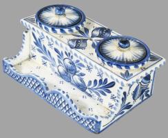 cca 1800 Schwaz kőedény kalamáris. Kék virágmintás festéssel, alján jelzett, masszába nyomott Schwaz...