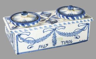 cca 1800 Schwaz kőedény kalamáris. Kék virágmintás festéssel, alján jelzett, masszába nyomott Schwaz...