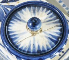 cca 1800 Schwaz kőedény kalamáris. Kék virágmintás festéssel, alján jelzett, masszába nyomott Schwaz...