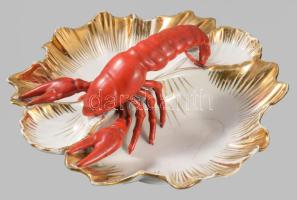 Fischer &amp; Mieg Pirkenhammer homár figurás kínáló. Jelzett, kopással, egy helyen kis repedésvonallal, 30x29 cm