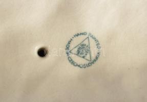 Royal Dux nagyméretű őz, terv: Karl Wanke. Jelzett, mázrepedésekkel, 28x20 cm