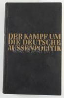 Der Kampf um die deutsche Aussenpolitik. Benne Magyaország fejezettel: "6. Ungarn." 338-342 p. Leipzig,1931,Paul List Verlag, 425+3 p.+1 (kihajtható térkép) t. Német nyelven. Kiadói aranyozott egészvászon-kötés.