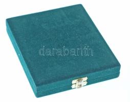 1998. "Magyar Honvédség" egyoldalas aranyozott, részben zománcfestett plakett, eredeti tok...